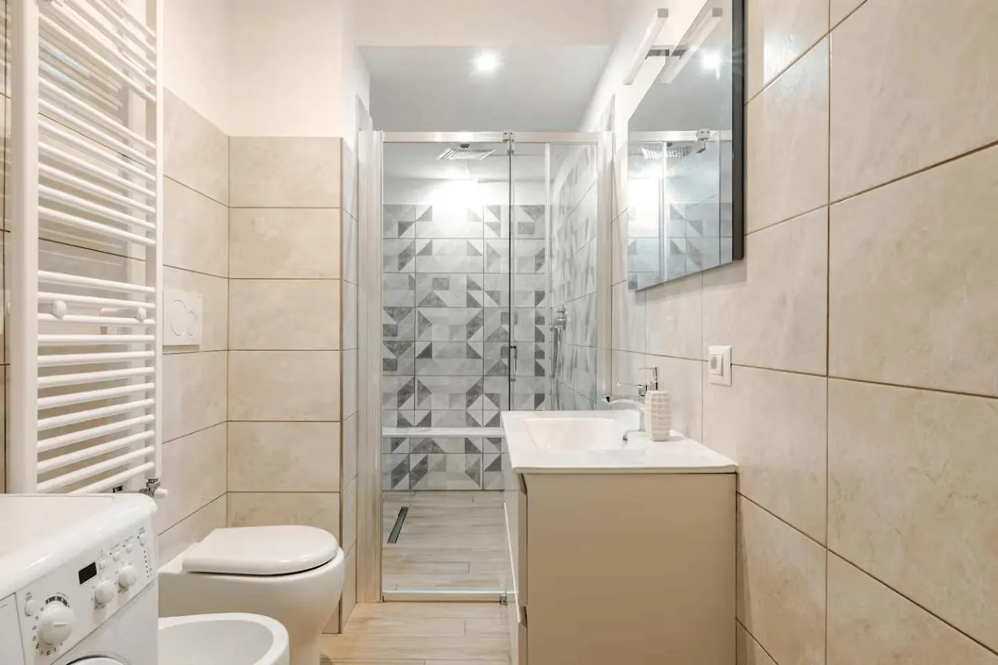 Crystal Home Mi With Xxl Shower Milan Apartment