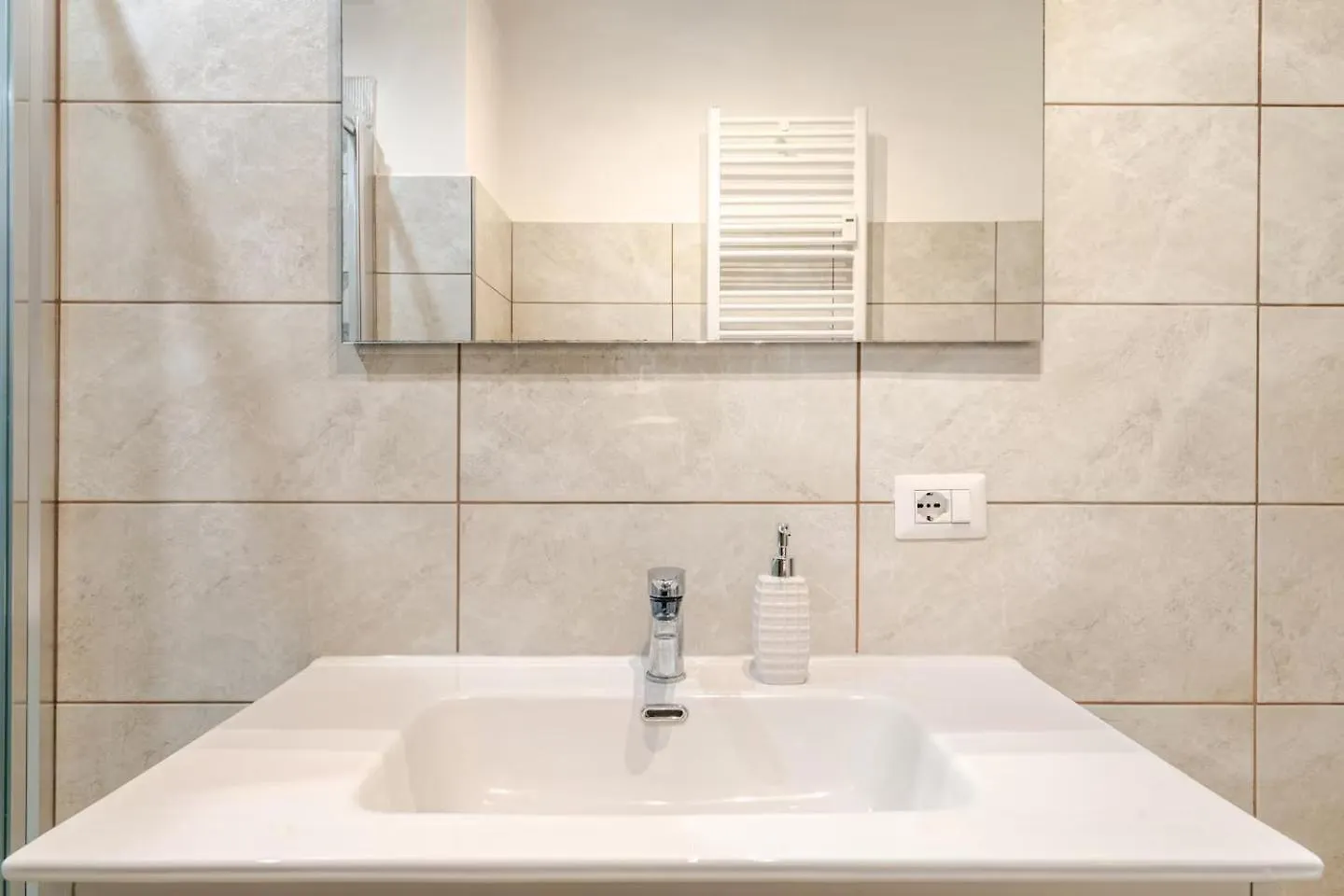 Crystal Home Mi With Xxl Shower Milan Italy